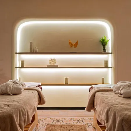 Mercury Tower Skyline With Pool Access *