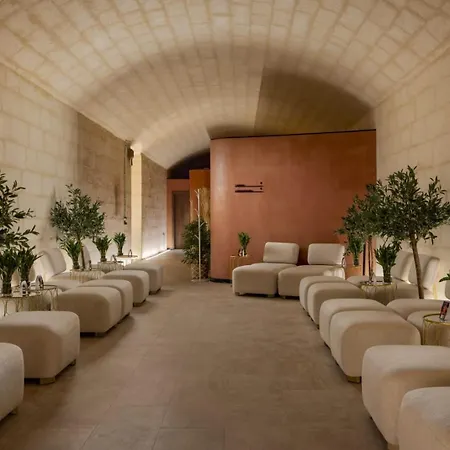 Mercury Tower Skyline With Pool Access *