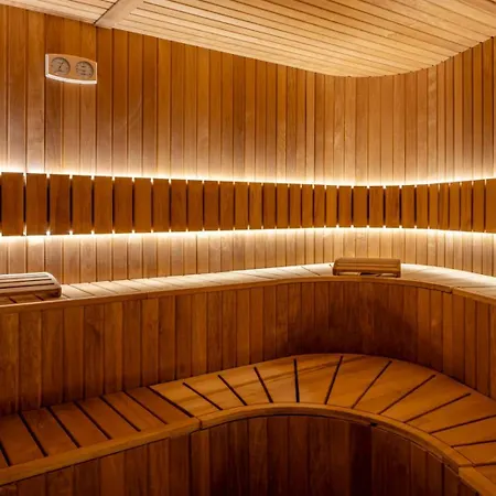 Mercury Tower Skyline With Pool Access