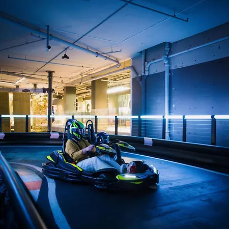 Mercury Tower Skyline With Pool Access דירה *