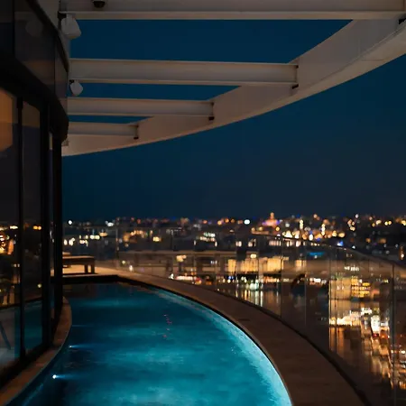 Mercury Tower Skyline With Pool Access *