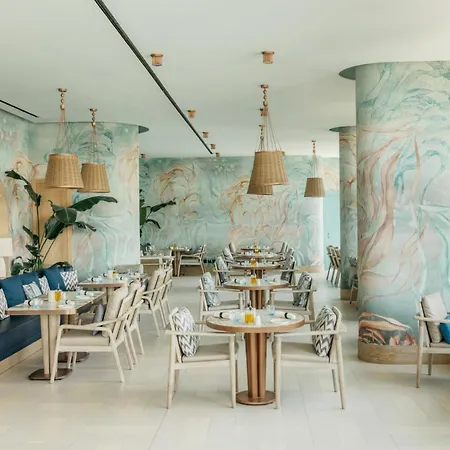 Mercury Tower Skyline With Pool Access 公寓 *