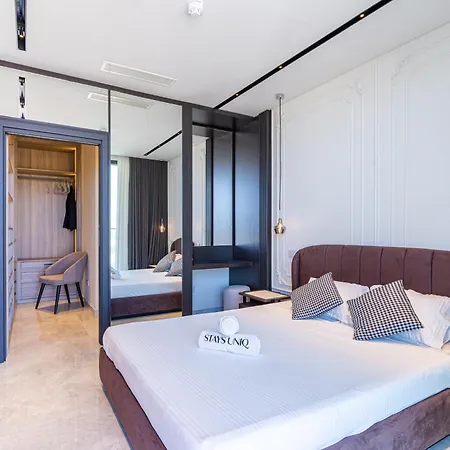 Mercury Tower Skyline With Pool Access 公寓