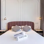 20th Floor Luxury Sea View Mercury Tower - Rooftop Pool! By Uniq *