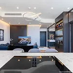 Διαμέρισμα 20th Floor Luxury Sea View Mercury Tower - Rooftop Pool! By Uniq