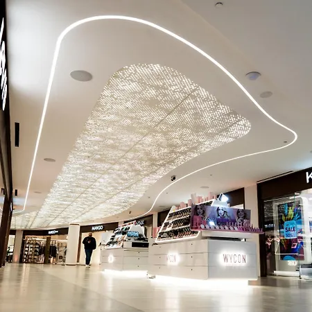 Mercury Tower Skyline With Pool Access Lejlighed