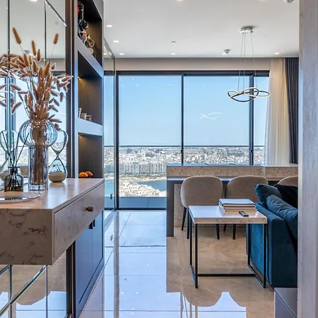 20th Floor Luxury Sea View Mercury Tower - Rooftop Pool! By Uniq Apartman *