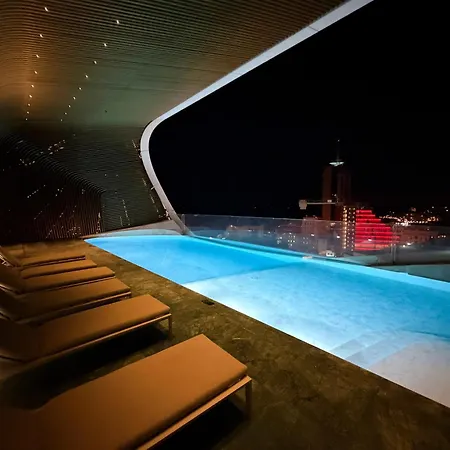 Mercury Tower Skyline With Pool Access Lejlighed