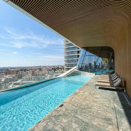 20th Floor Luxury Sea View Mercury Tower - Rooftop Pool! By Uniq * San Ġiljan