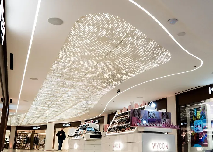 20th Floor Luxury Sea View Mercury Tower - Rooftop Pool! By Uniq דירה