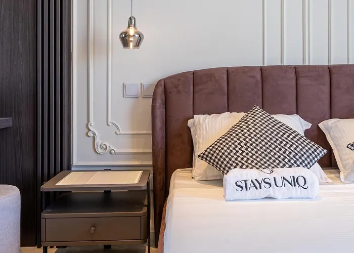 20th Floor Luxury Sea View Mercury Tower - Rooftop Pool! By Uniq