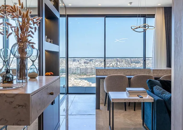 20th Floor Luxury Sea View Mercury Tower - Rooftop Pool! By Uniq דירה *