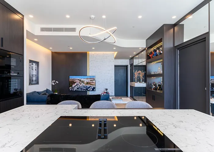 דירה 20th Floor Luxury Sea View Mercury Tower - Rooftop Pool! By Uniq