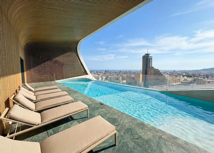 20th Floor Luxury Sea View Mercury Tower - Rooftop Pool! By Uniq *